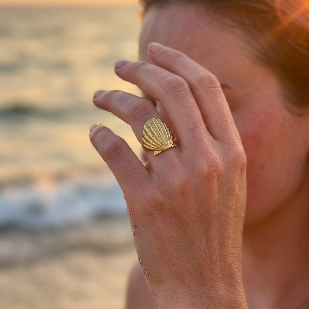 Schelp Statement Ring